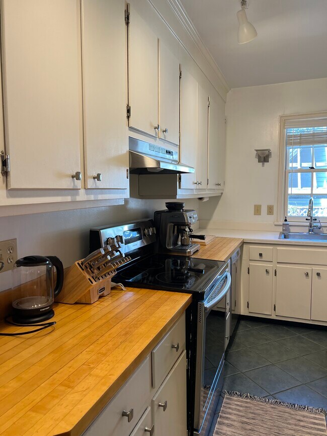 136 W Clay St Townhome Townhome Rental in Richmond VA