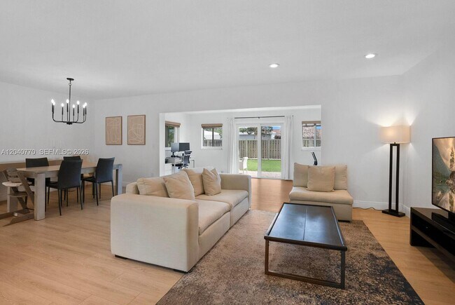 Photo - 1365 SW 9th St