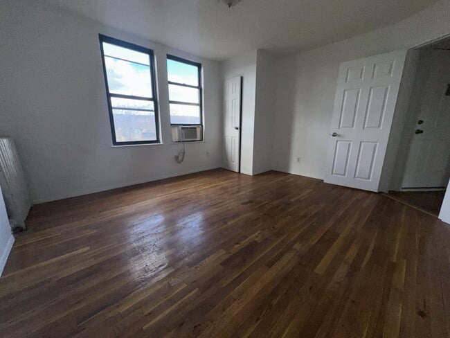 312 Woodworth Ave