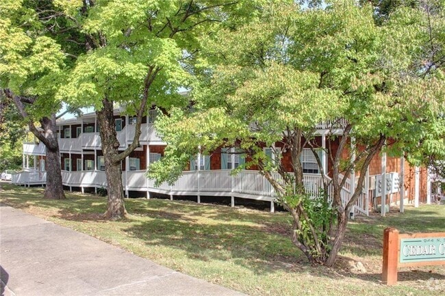 Building Photo - 944 N Storer Ave Unit 14 Rental