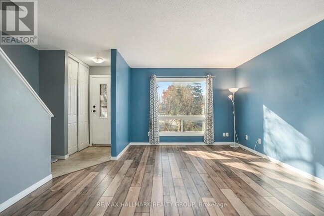 Photo - 6 Henfield Ave