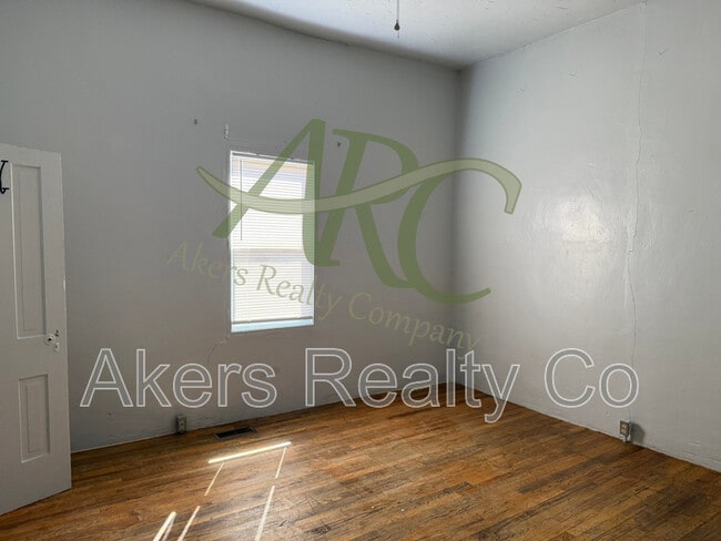 Photo - 523 E Adams Ave