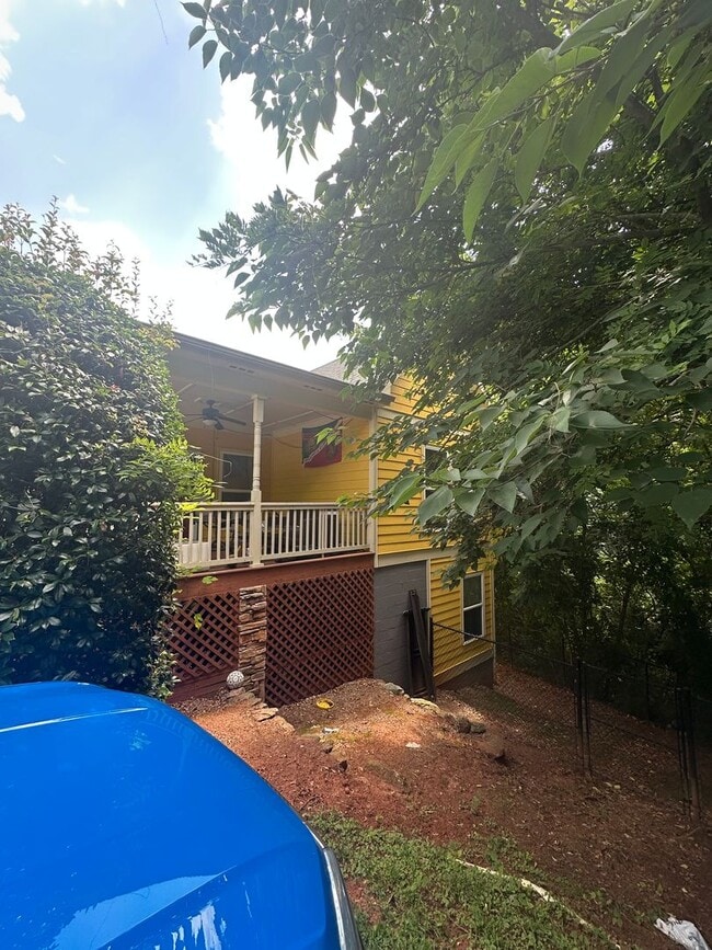 Photo - Large 4 Bedroom, 3 bathroom house near Downtown