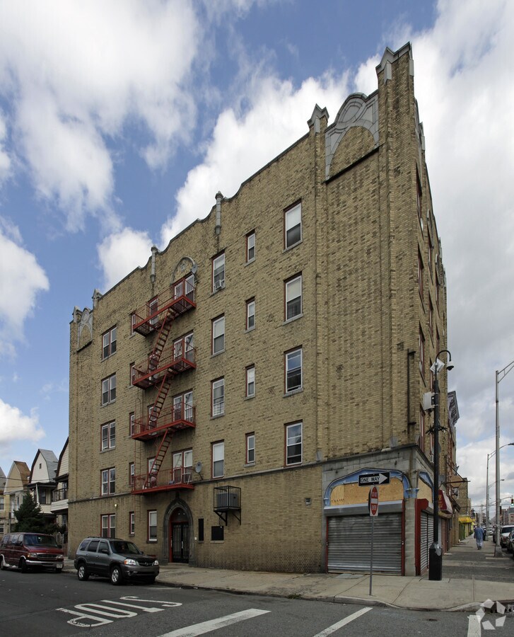 Photo - 190-192 Van Nostrand Ave Apartments