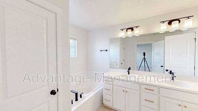 Photo - 318 W 2280 S