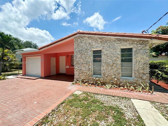 Building Photo - 4101 SW 13th Terrace