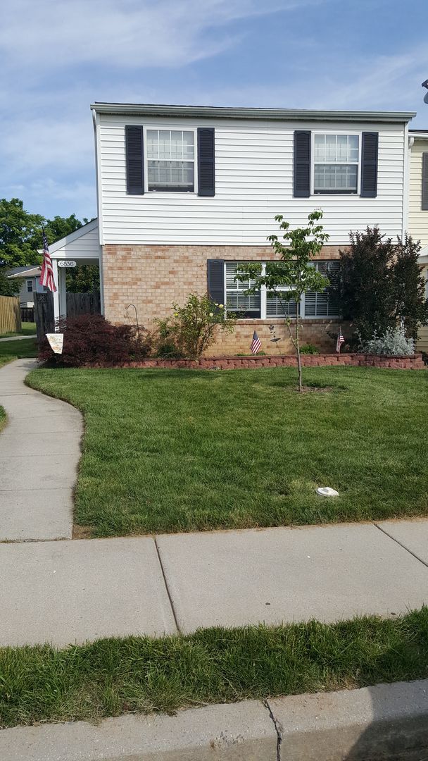 Photo - *END UNIT* town home in established Crestwood Neighborhood ready for you mid March!