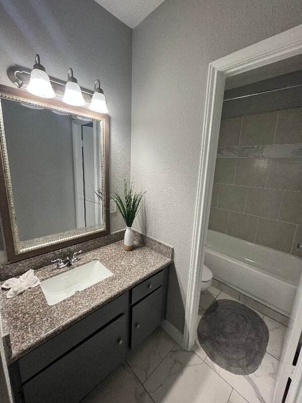 Photo - 5655 Glenmont Dr Unit 416
