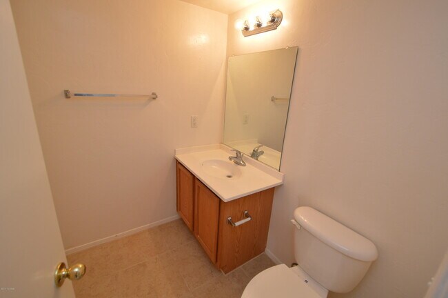 4327 E Bellevue St