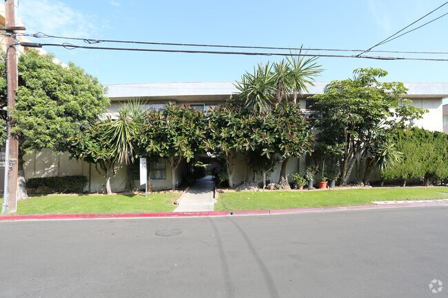 Photo - 3730 Dufresne Court