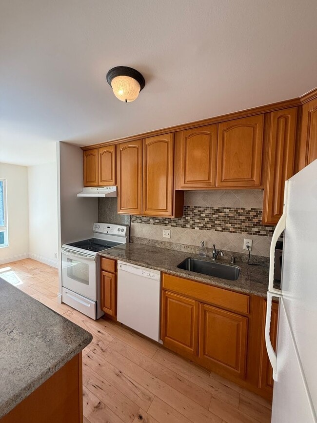 Building Photo - 800 N Delaware St Unit 800 N Delaware Street, San Mateo Rental