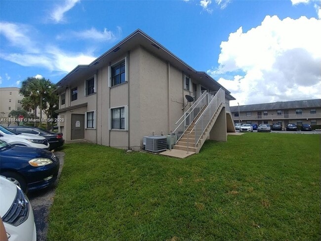 Building Photo - 7662 SW 152nd Ave Unit 322-322 Rental