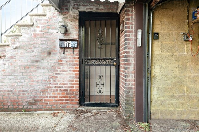 Building Photo - 67-12 Selfridge St Unit 1st Floor Rental