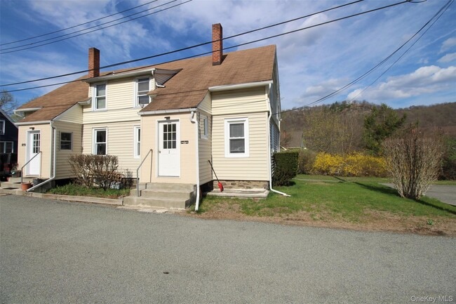 4 School House Ln