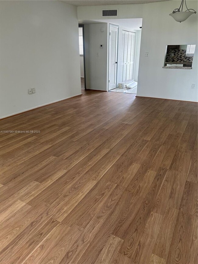 Building Photo - 8110 Sunrise Lakes Blvd Unit 304