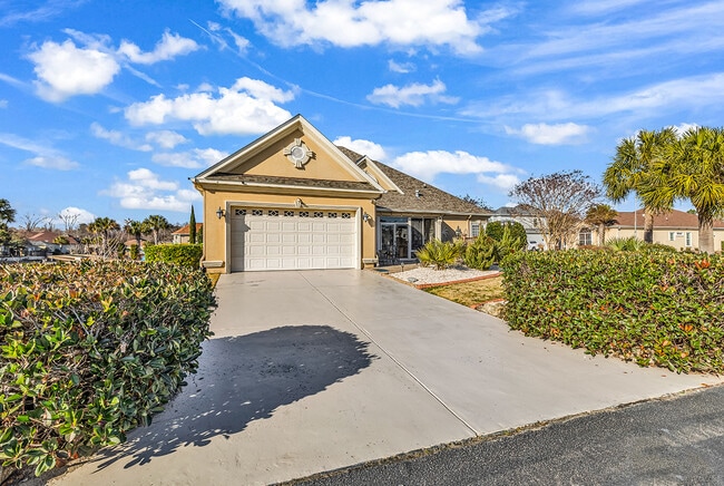 Photo - 801 Bluffview Dr