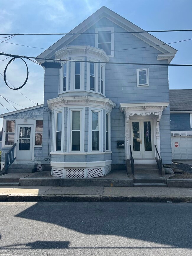 Building Photo - 81 Elm St Unit B Rental