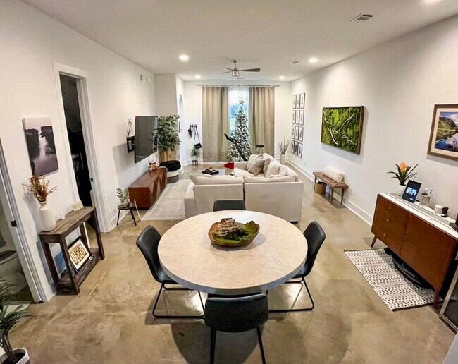 Photo - 4647 Broadwick St