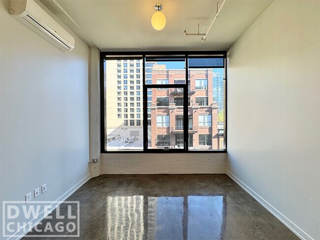 Photo - 640 N La Salle Dr