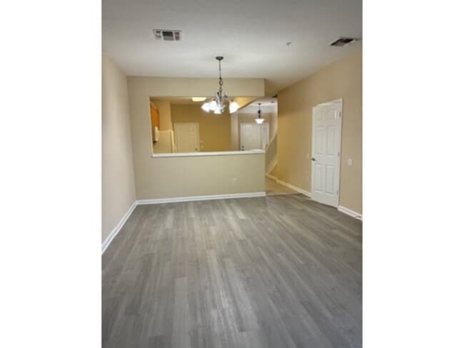 Photo - 3 bedroom Townhome with Lake view!!