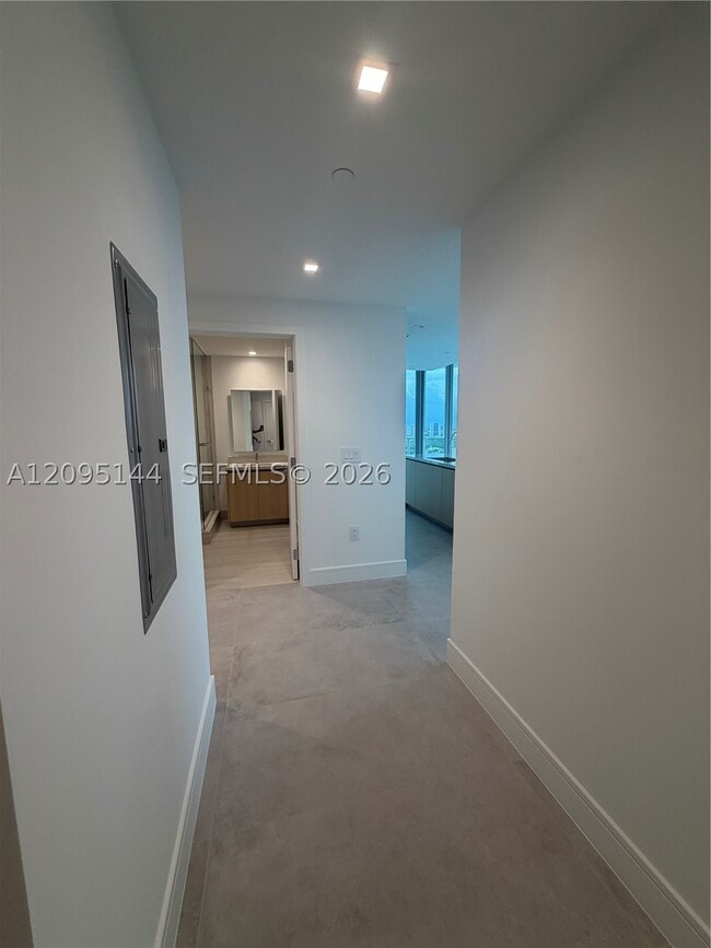 Building Photo - 2411 Laguna Cir Unit 2911