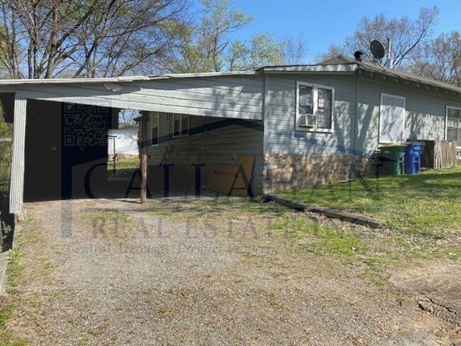 Building Photo - NLR 1 Bedroom Duplex