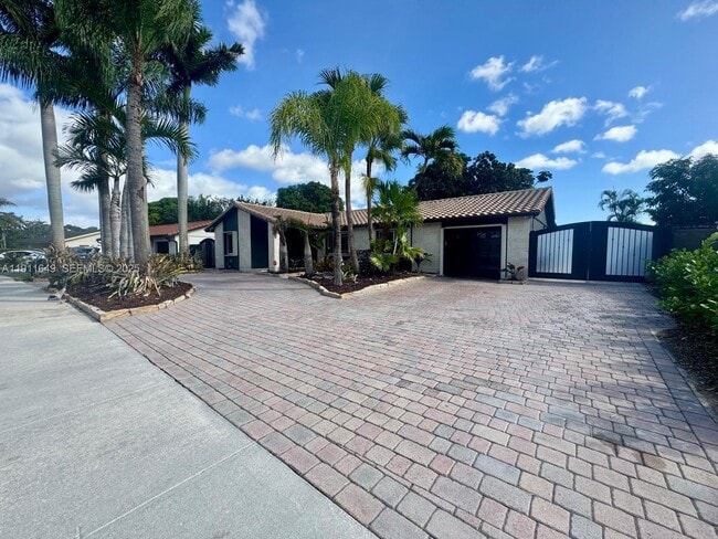 Photo - 6905 SW 148th Ct