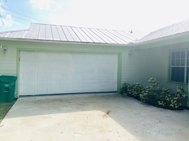 Photo - OCEAN ACCESS KEY WEST STYLE HOME