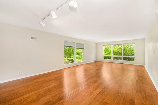 Photo - 214 E Spooner Rd
