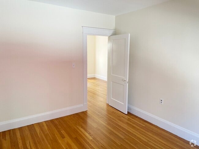 Building Photo - 26 Geneva St Unit 2 Rental