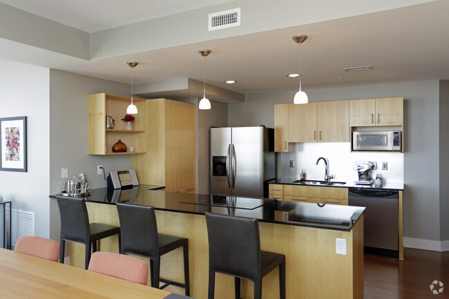 909 Walnut