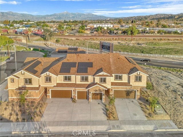 Building Photo - 902 S Hert St