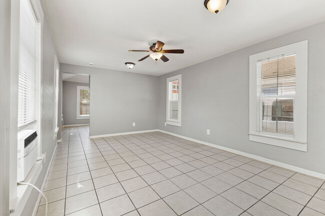 Photo - 330 Gem Ln