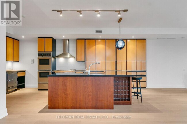 Photo - 967 Ossington Ave