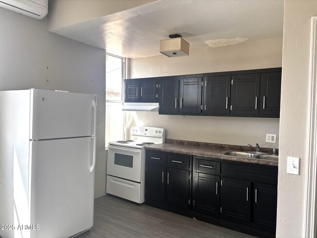 Photo - 633 E 9th St Apartamento Unidad 6