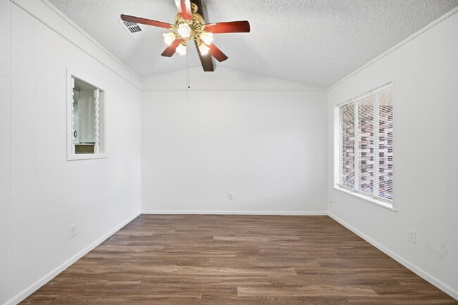 Photo - Space, Style, and 2 Bedrooms: South Lubbock Steal! Unidad A