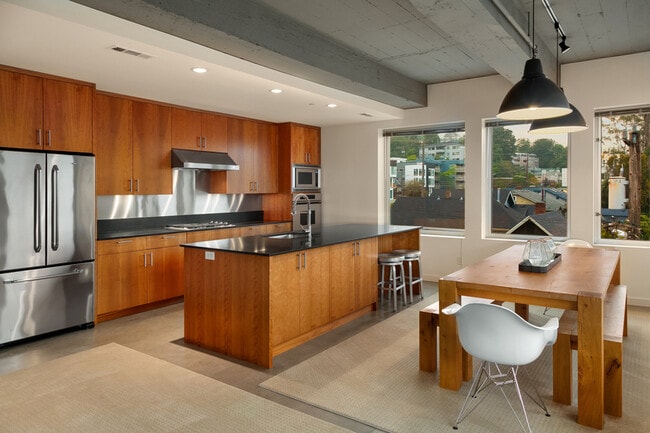 Photo - 2030 Dexter Ave N Unidad #301