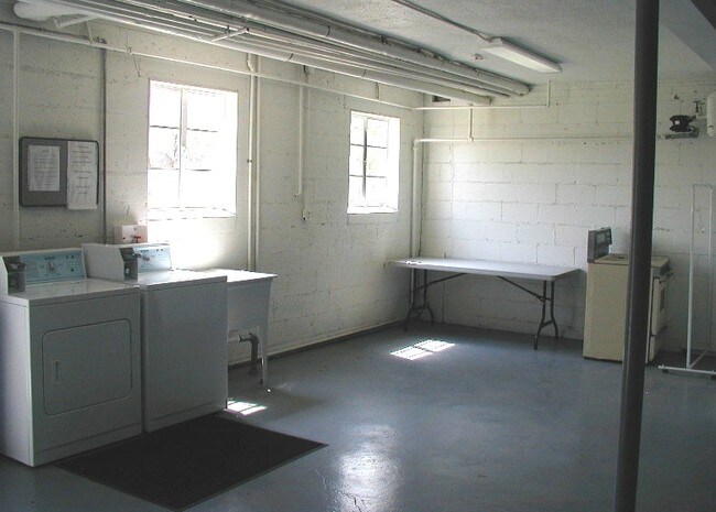 Photo - 1109 E 9th St