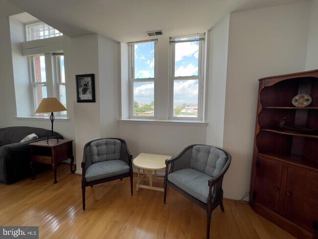 Photo - 825 N 29th St Unidad 5AA