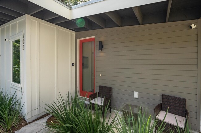 Photo - 793 Chapin St
