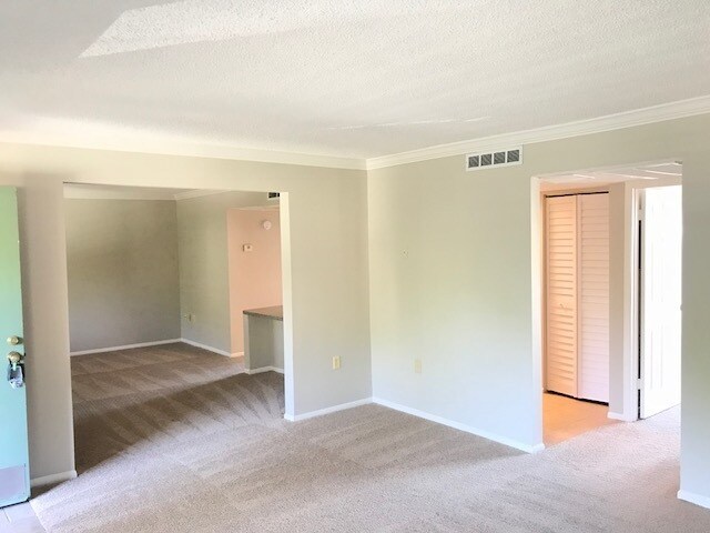 Photo - RENT BY MAY 15th and RECEIVE 2 WEEKS OFF Y...