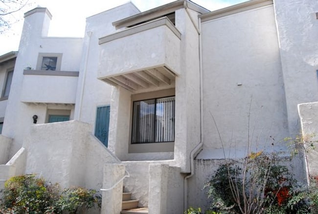 Woodlands in La Jolla 2 bedroom 1 bath to... - Woodlands in La Jolla  2 bedroom 1 bath to... Townhome