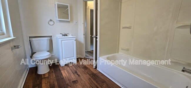 Photo - 818 N 4th St