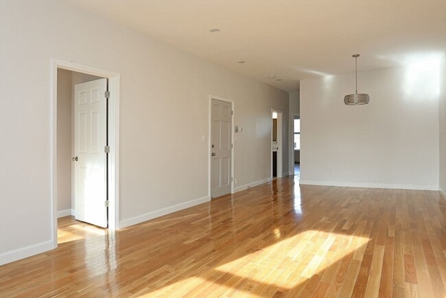 Photo - 102 Union Pk St Unidad 3