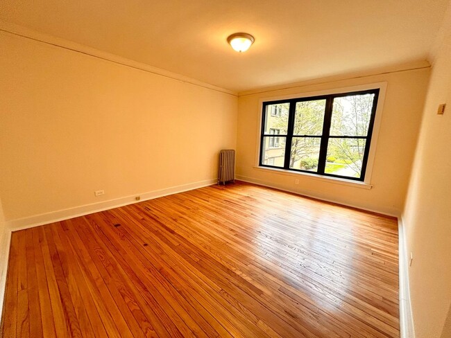 Photo - 2330 N Spaulding Ave Unit 1F