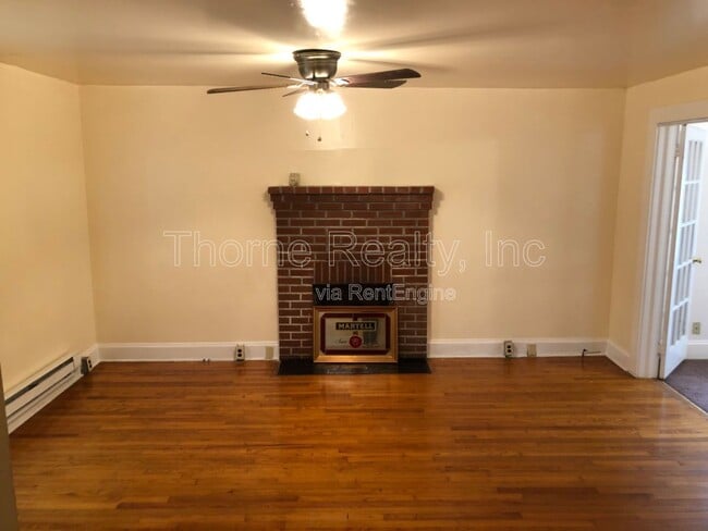 Photo - 517 NE Main St