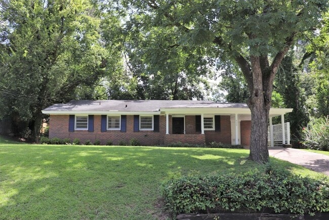 Building Photo - 3-Bedroom thats move-in ready and just waiting for you.