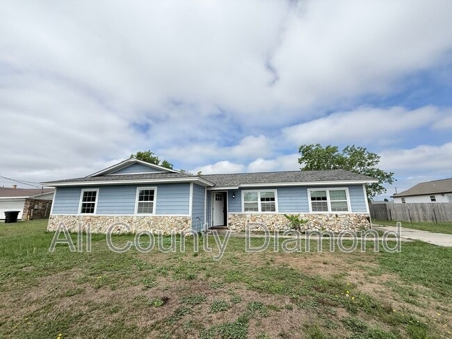 Building Photo - 175 N Berthe Ave