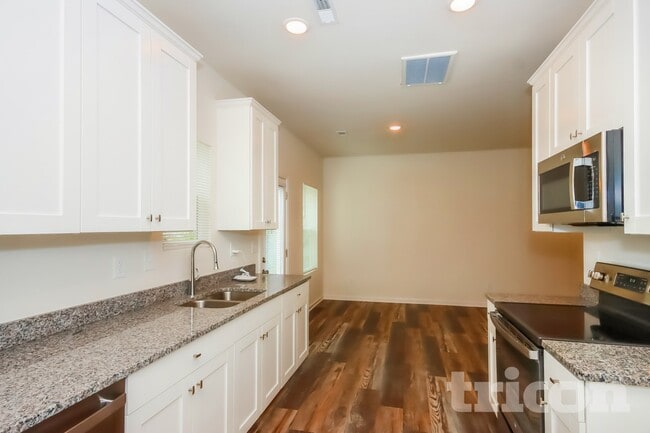 Photo - 518 Sylvia St