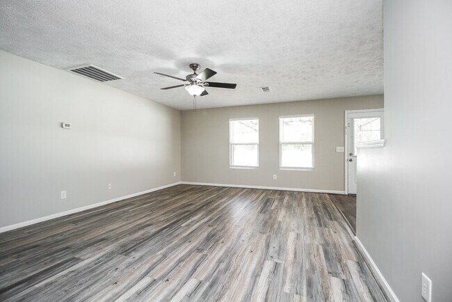 Photo - 813 Creek Oak Dr